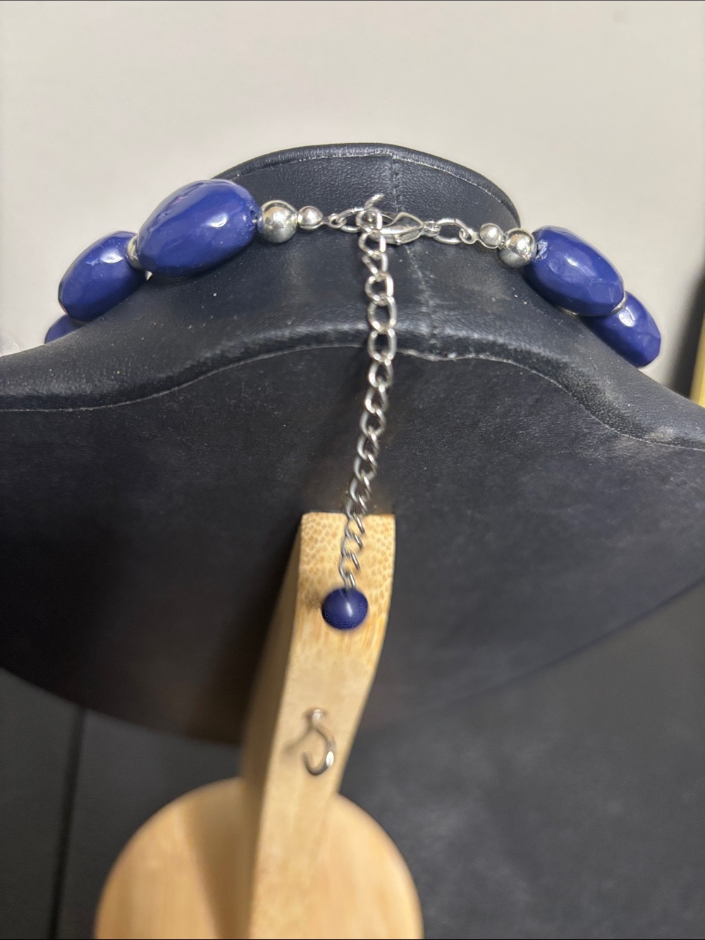 Fashion Navy Blue Bead Necklace with Silver Shell Charms - Picture 5 of 7